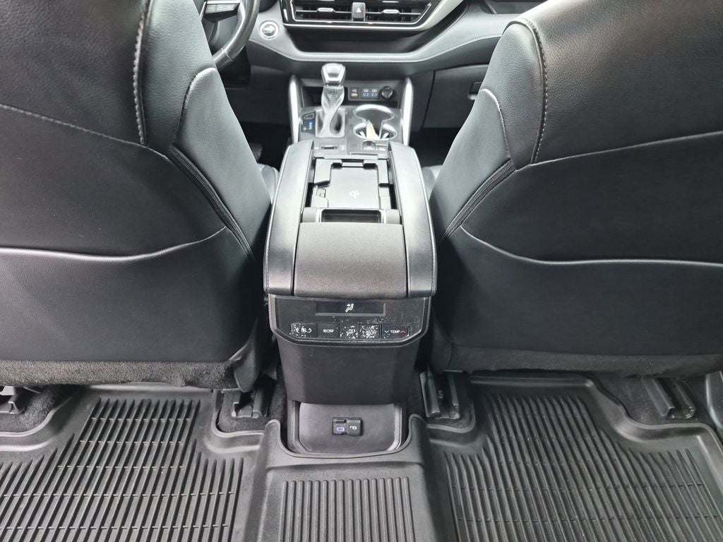 2022 Toyota Highlander XLE FWD (Natl)