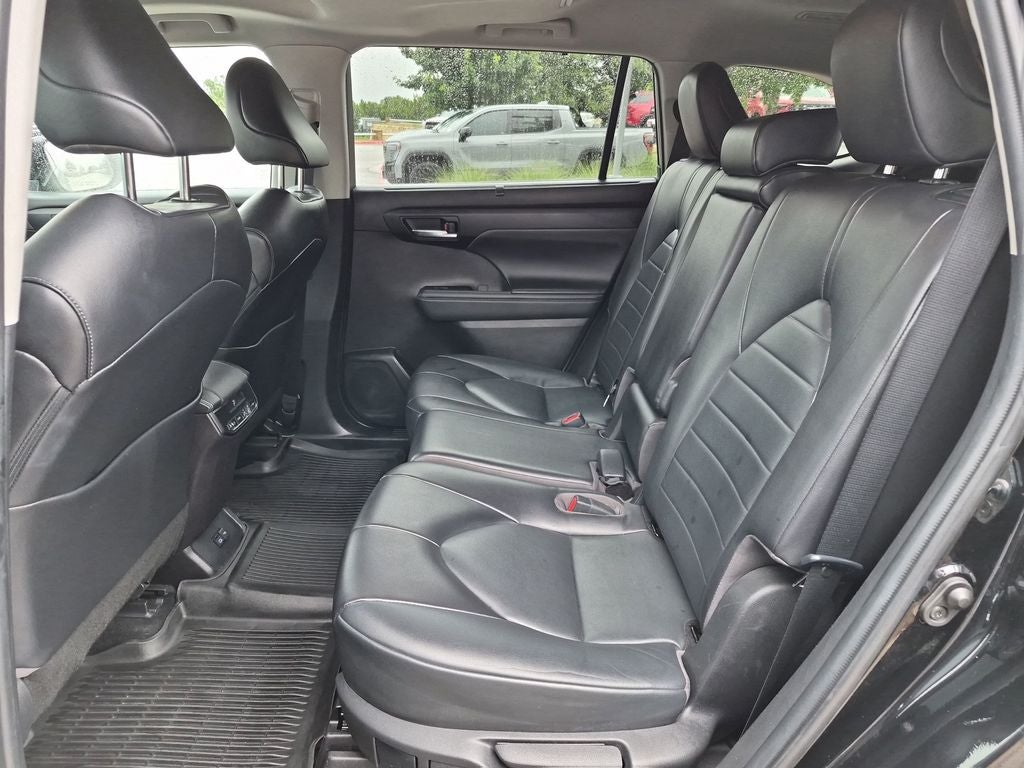 2022 Toyota Highlander XLE FWD (Natl)