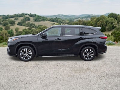 2022 Toyota Highlander XLE FWD (Natl)