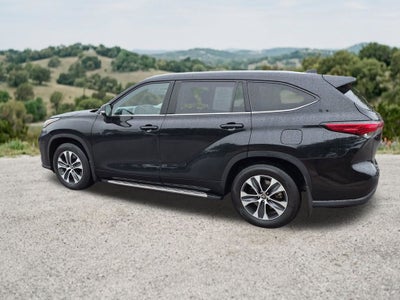 2022 Toyota Highlander XLE FWD (Natl)