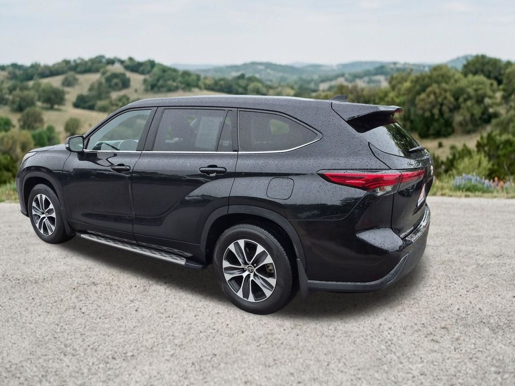 2022 Toyota Highlander XLE FWD (Natl)