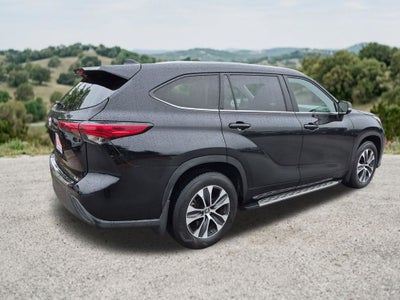 2022 Toyota Highlander XLE FWD (Natl)