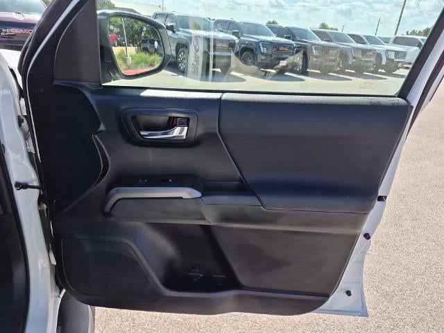 2017 Toyota Tacoma TRD Sport Double Cab 5' Bed V6 4x4 AT (Natl)
