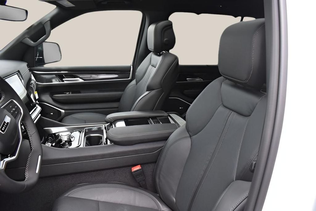 2024 Jeep Wagoneer Base