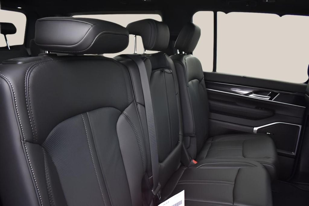 2024 Jeep Wagoneer Base