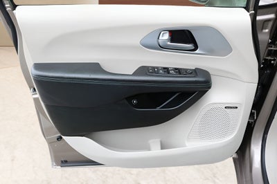 2018 Chrysler Pacifica Hybrid Limited