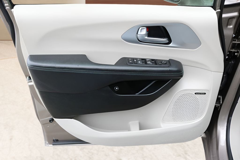 2018 Chrysler Pacifica Hybrid Limited