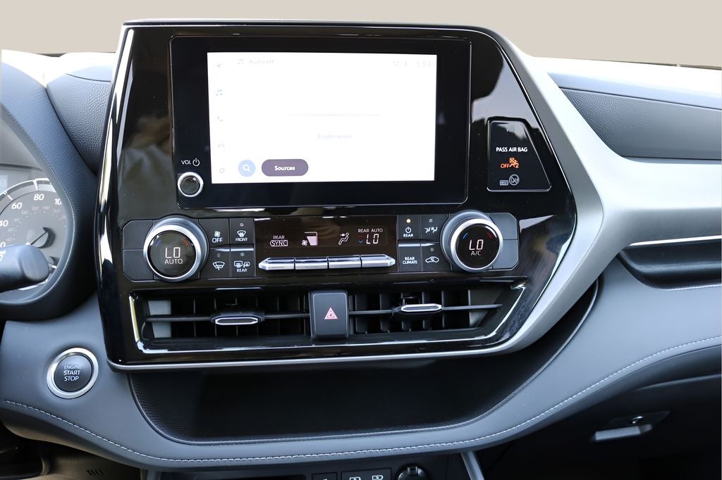 2025 Toyota Highlander LE