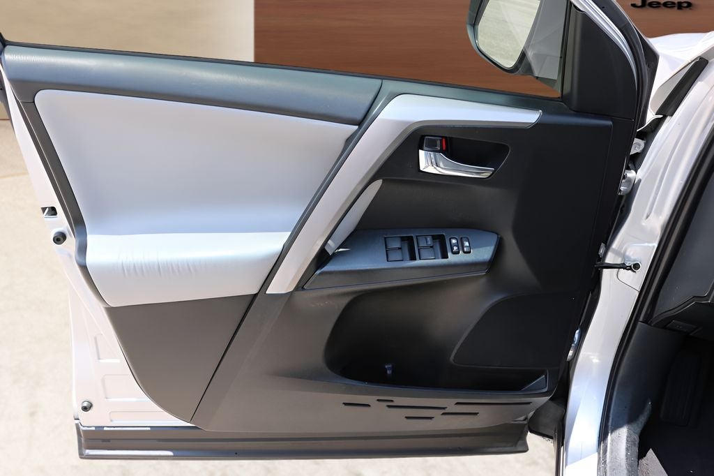 2017 Toyota RAV4 Hybrid XLE