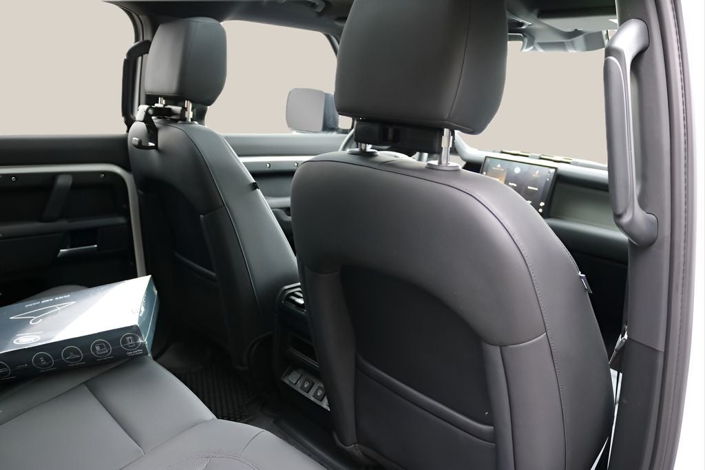 2025 Land Rover Defender 110 S