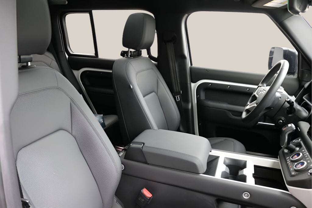 2025 Land Rover Defender 110 S