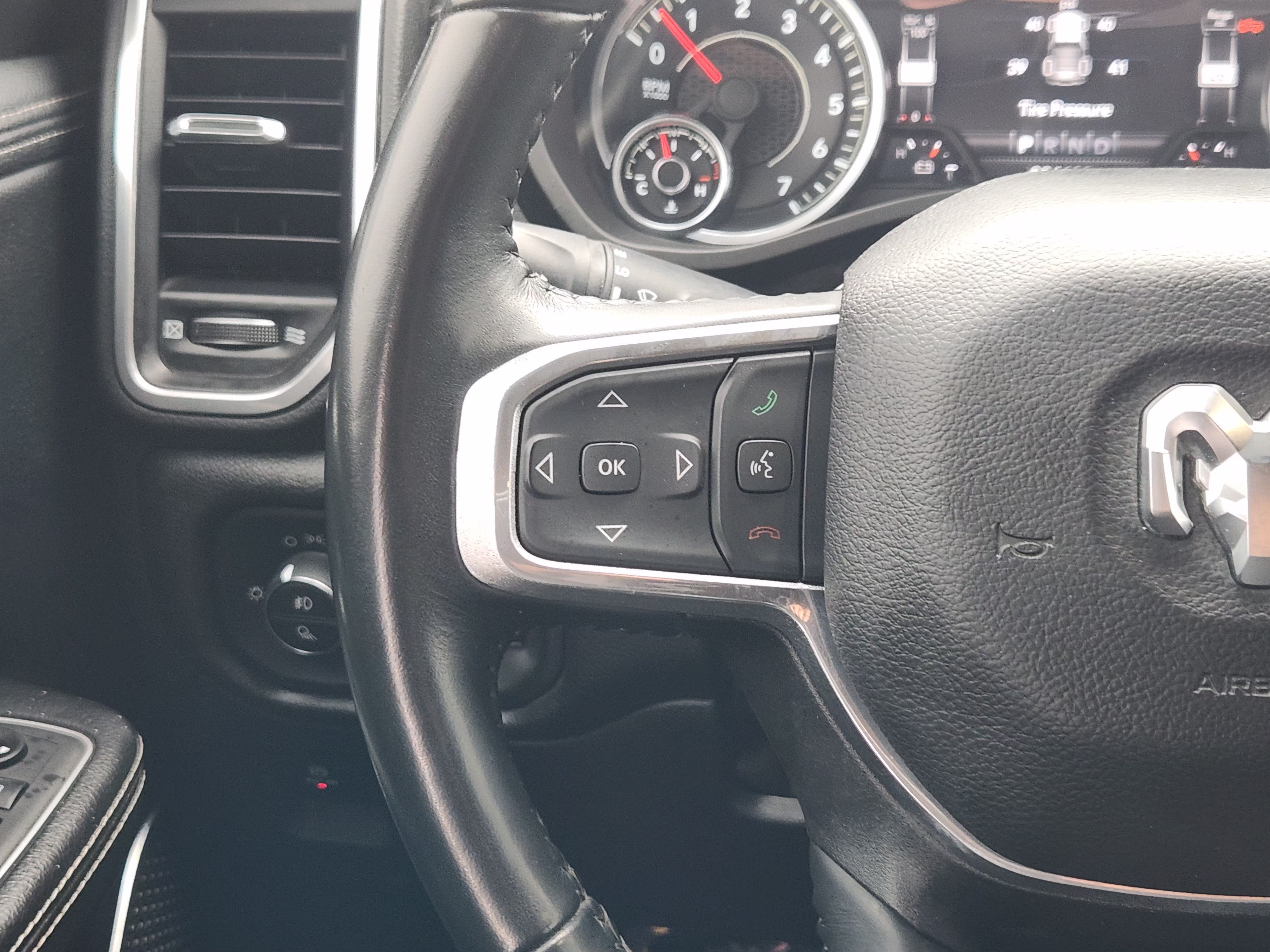 2023 RAM 1500 Laramie Crew Cab 4x4 5'7" Box