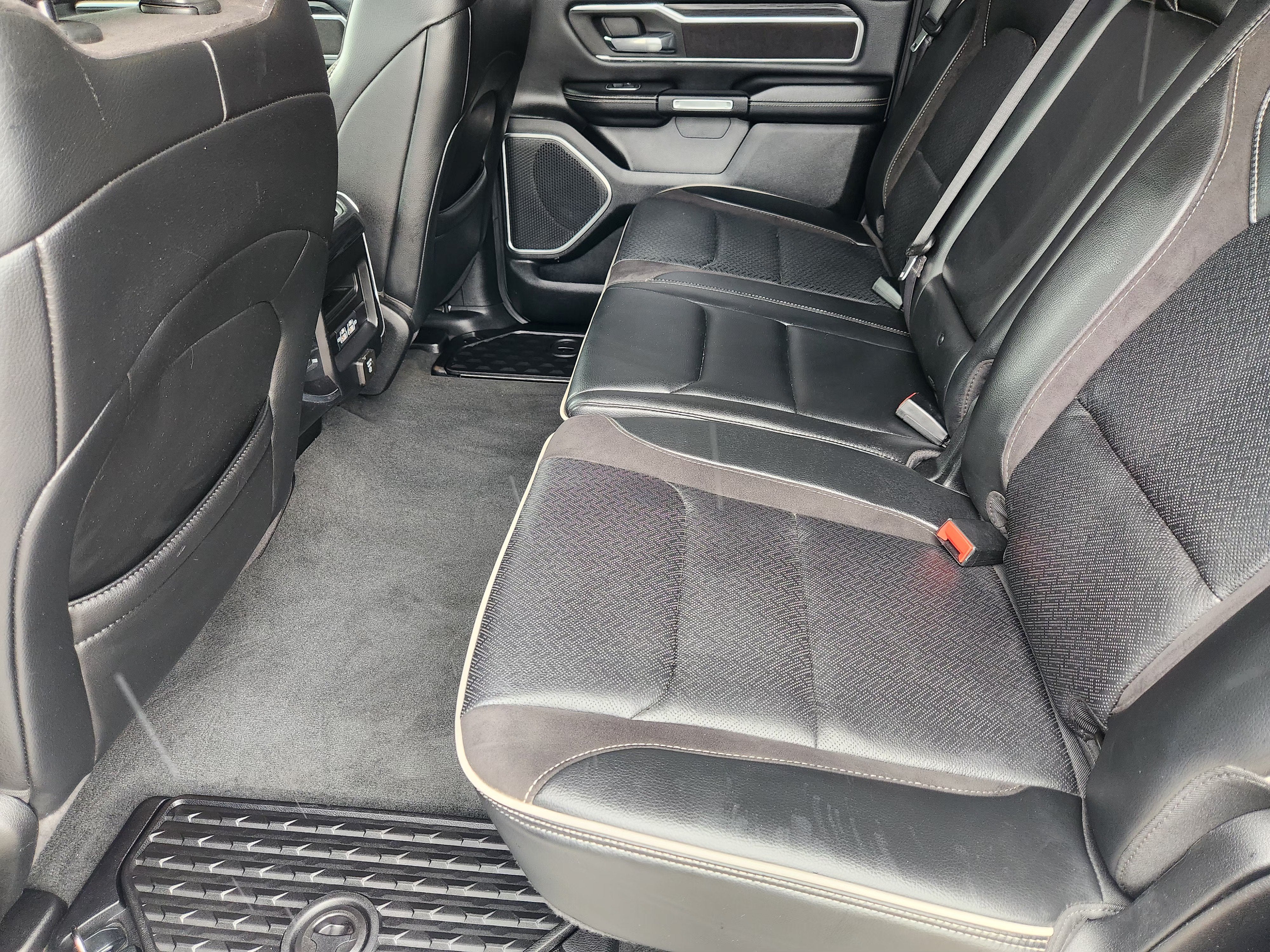 2023 RAM 1500 Laramie Crew Cab 4x4 5'7" Box