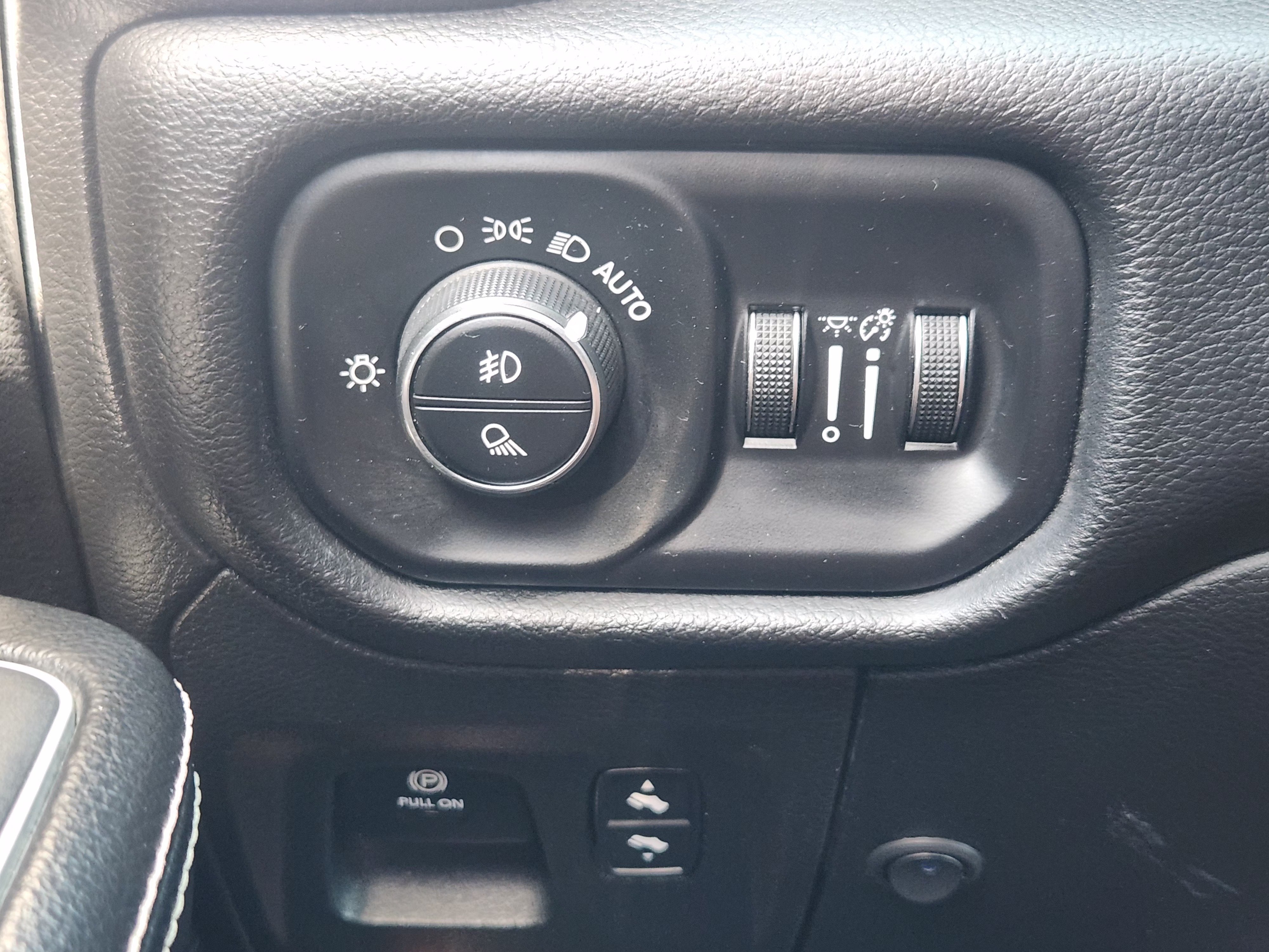 2023 RAM 1500 Laramie Crew Cab 4x4 5'7" Box