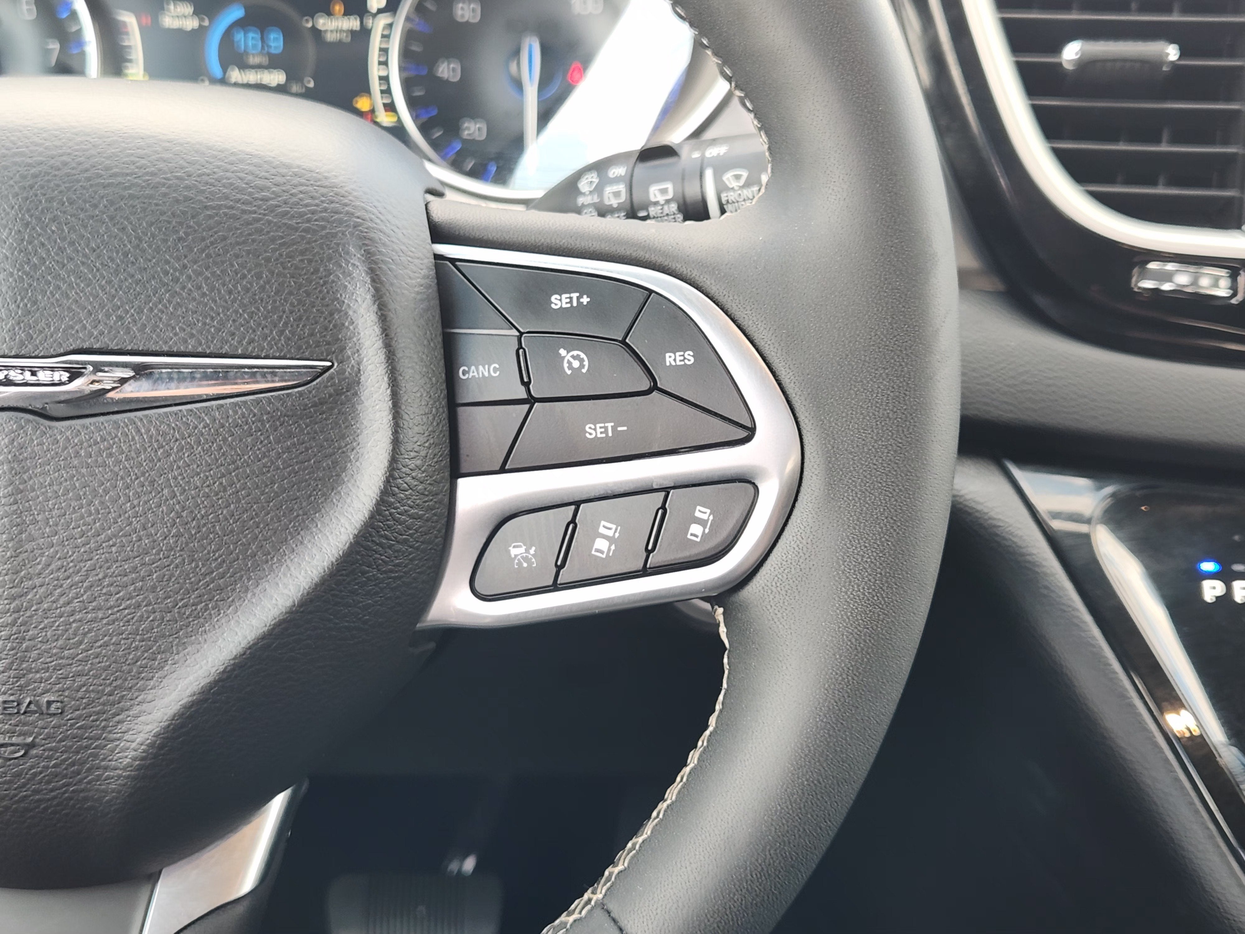 2025 Chrysler Pacifica Select
