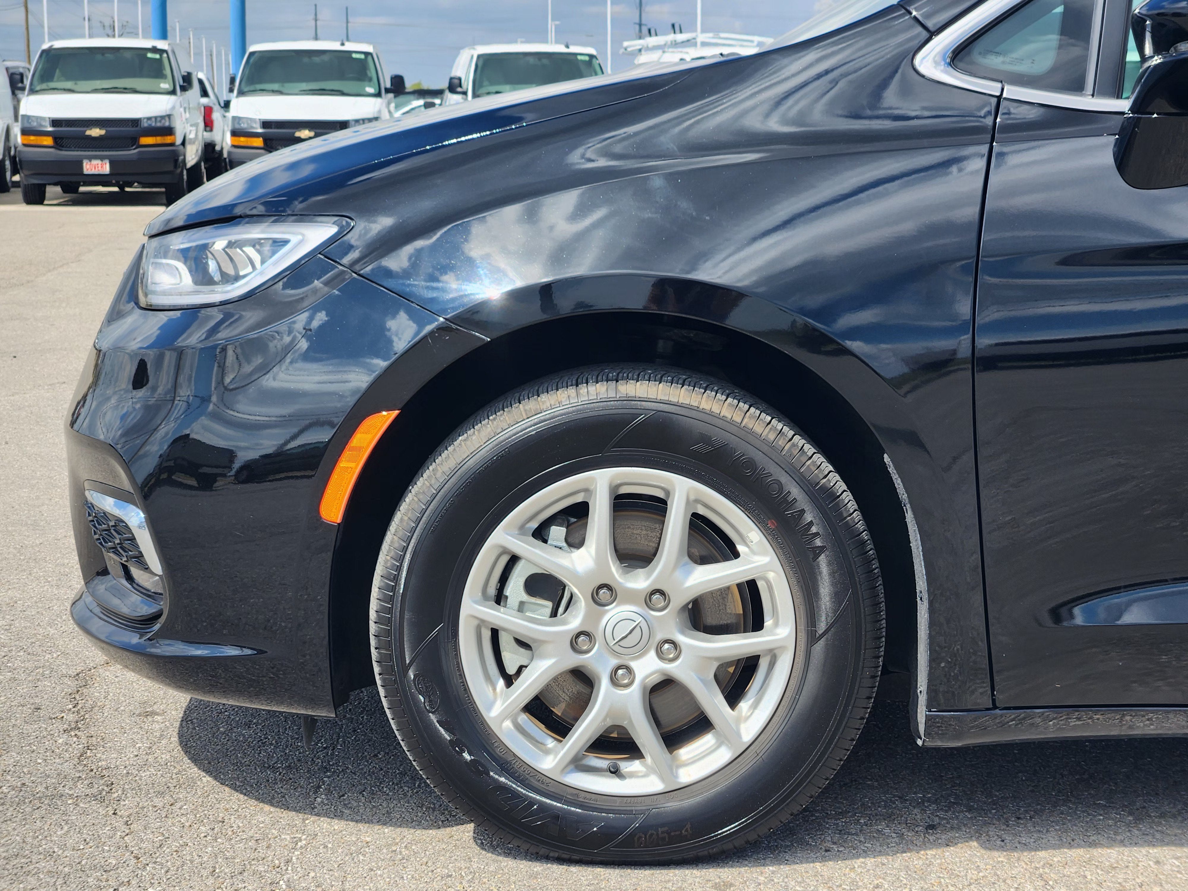 2025 Chrysler Pacifica Select