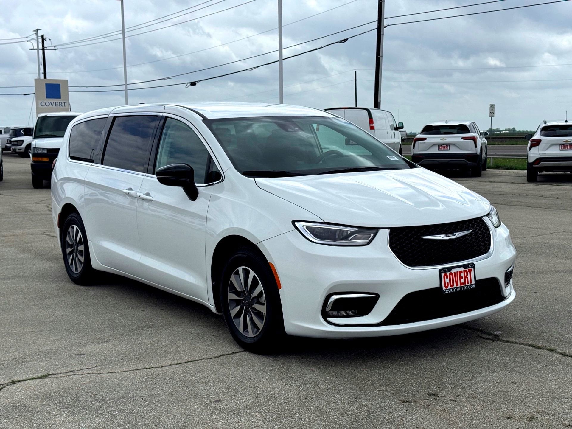 2024 Chrysler Pacifica Hybrid Select
