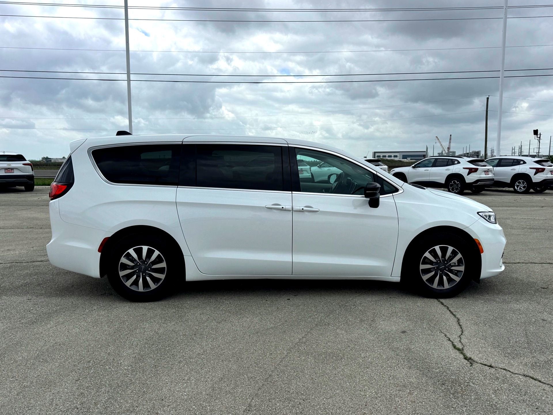 2024 Chrysler Pacifica Hybrid Select