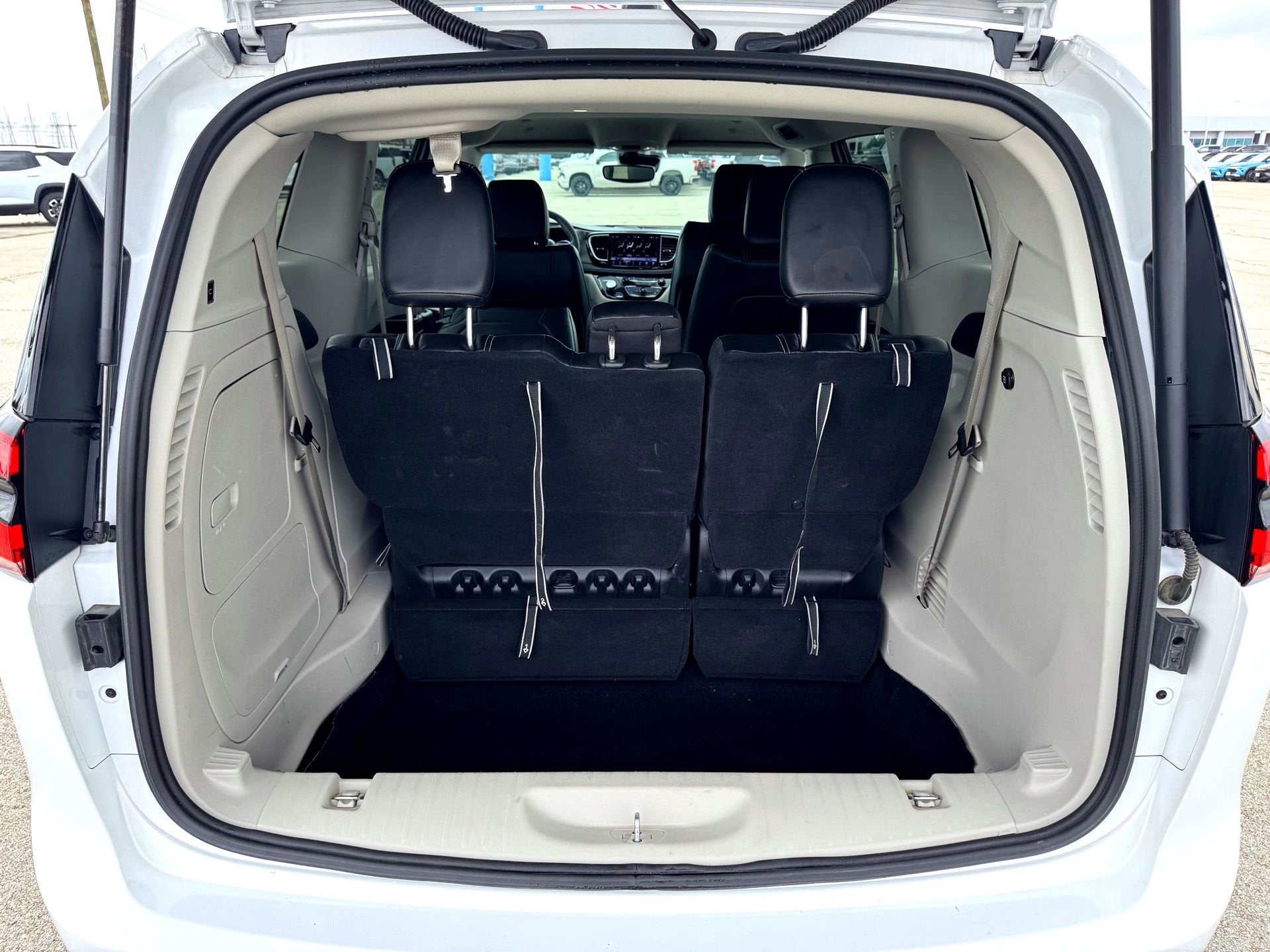 2024 Chrysler Pacifica Hybrid Select