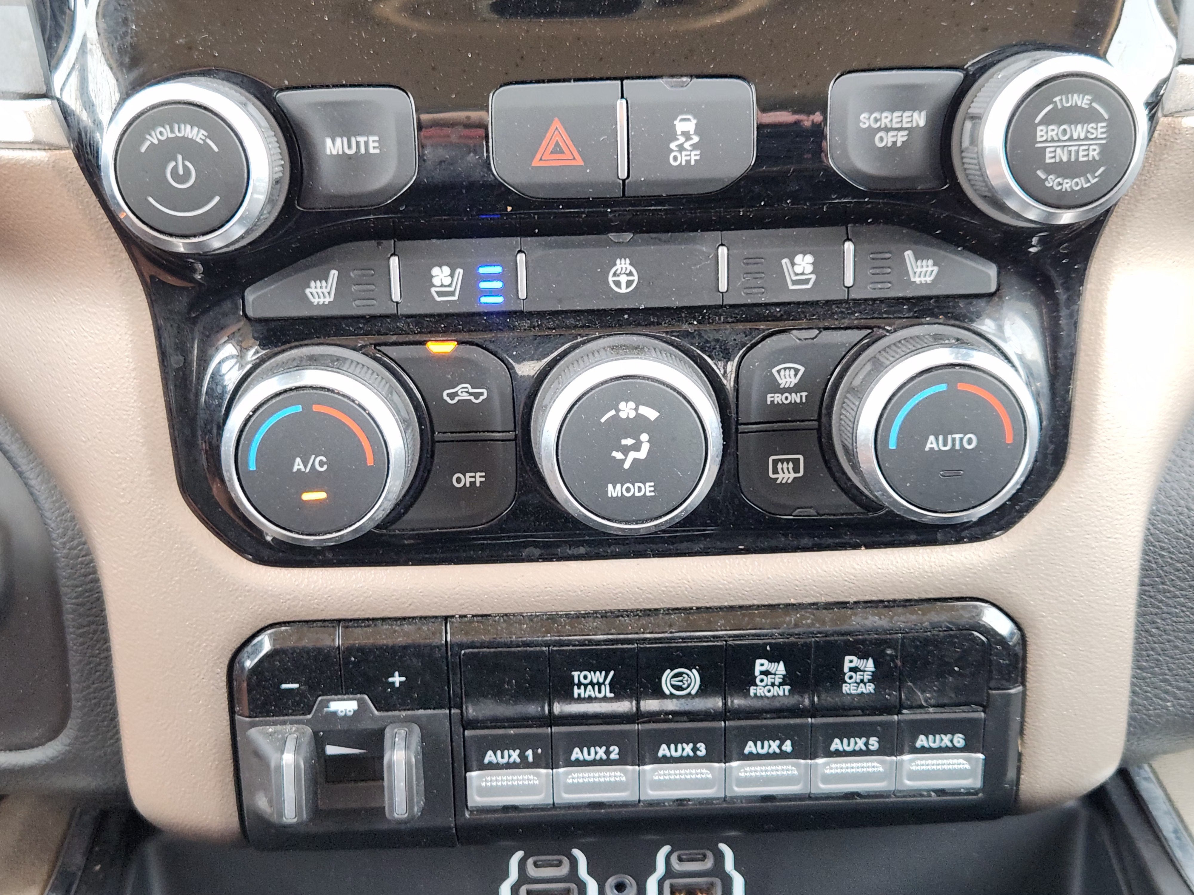 2020 RAM 3500 Laramie Crew Cab 4x4 8' Box