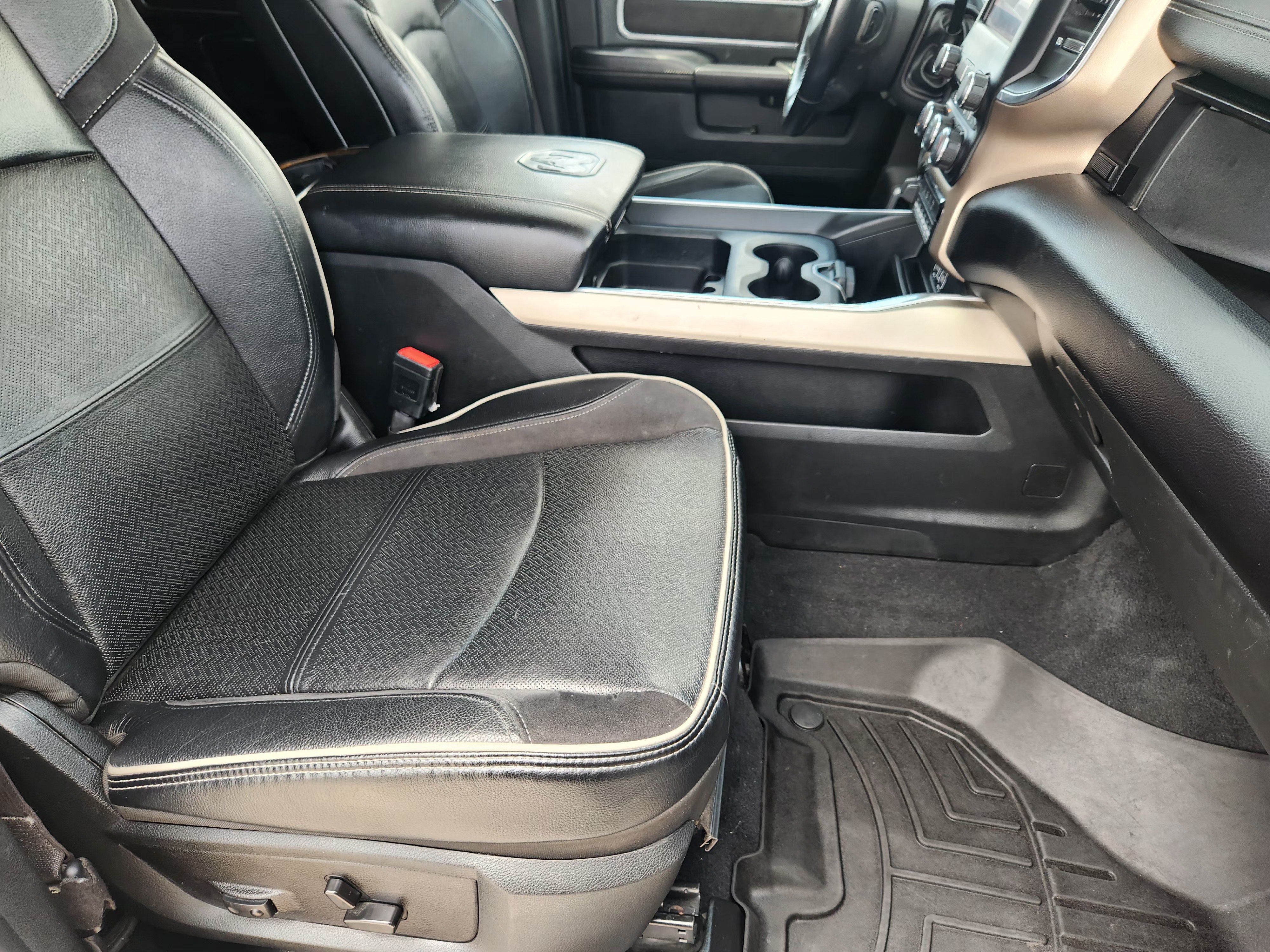 2022 RAM 2500 Laramie Crew Cab 4x4 6'4" Box