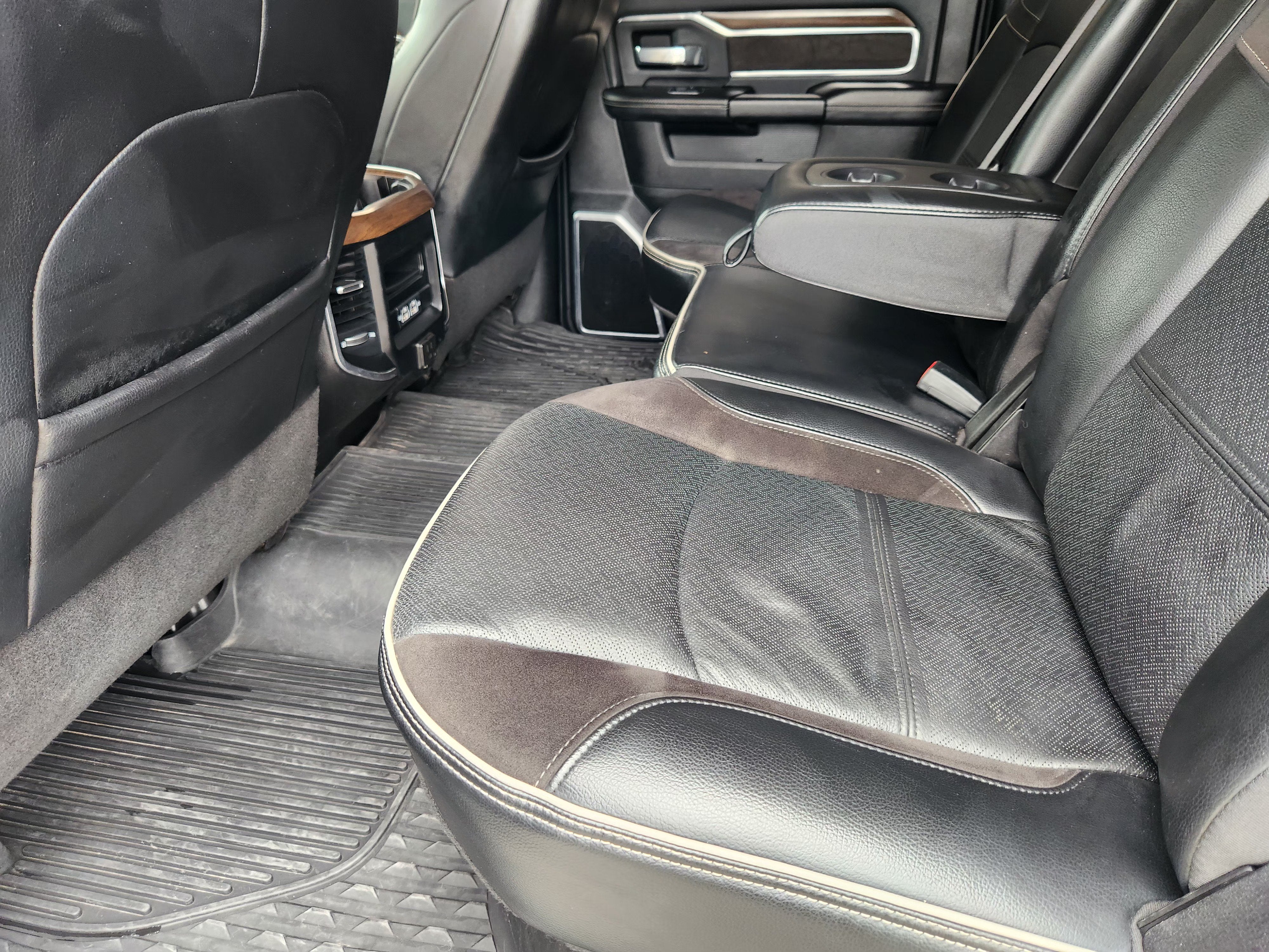2023 RAM 2500 Laramie Crew Cab 4x4 6'4" Box