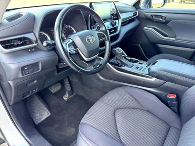 2022 Toyota Highlander LE