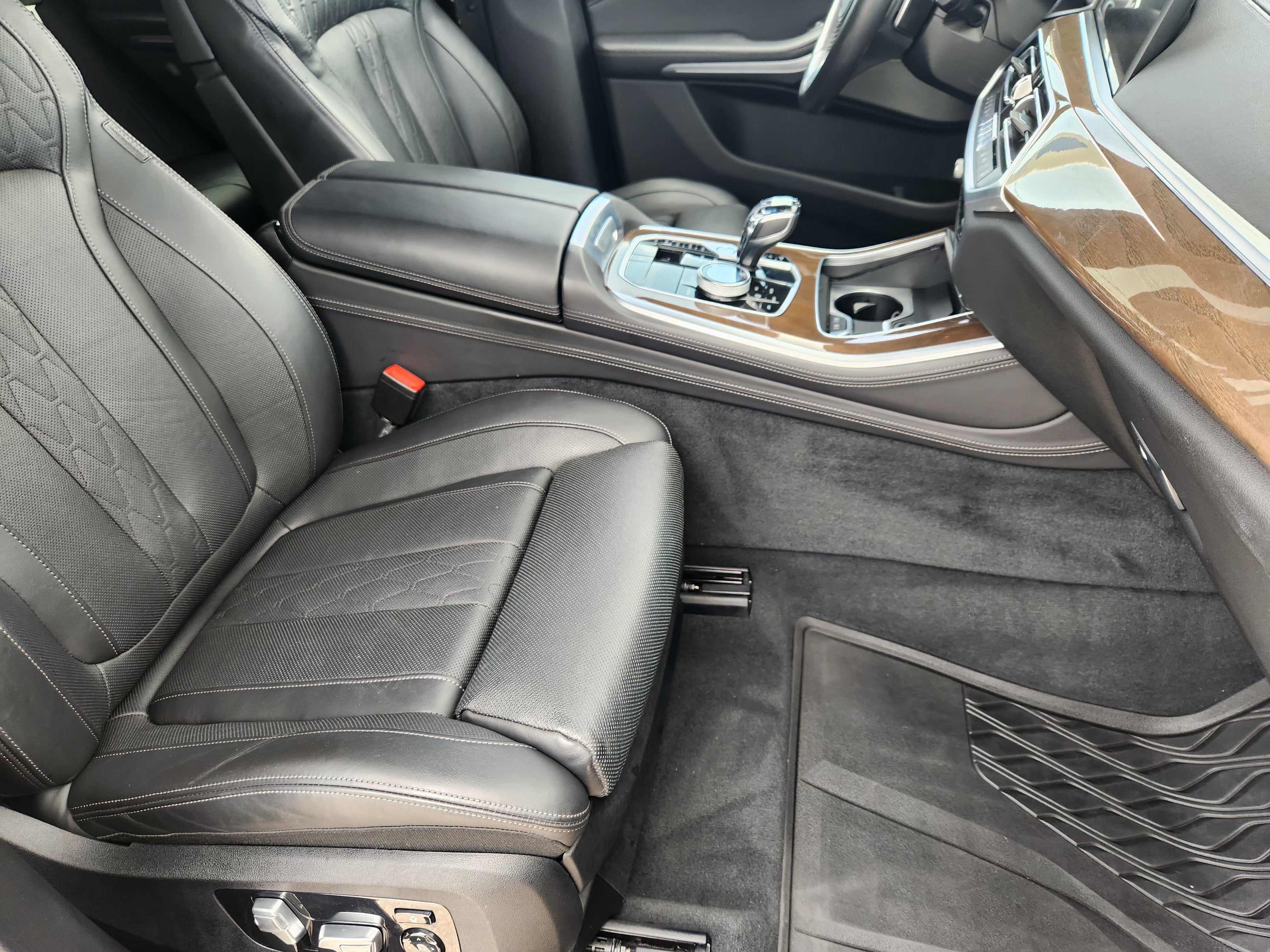 2020 BMW X5 M50i