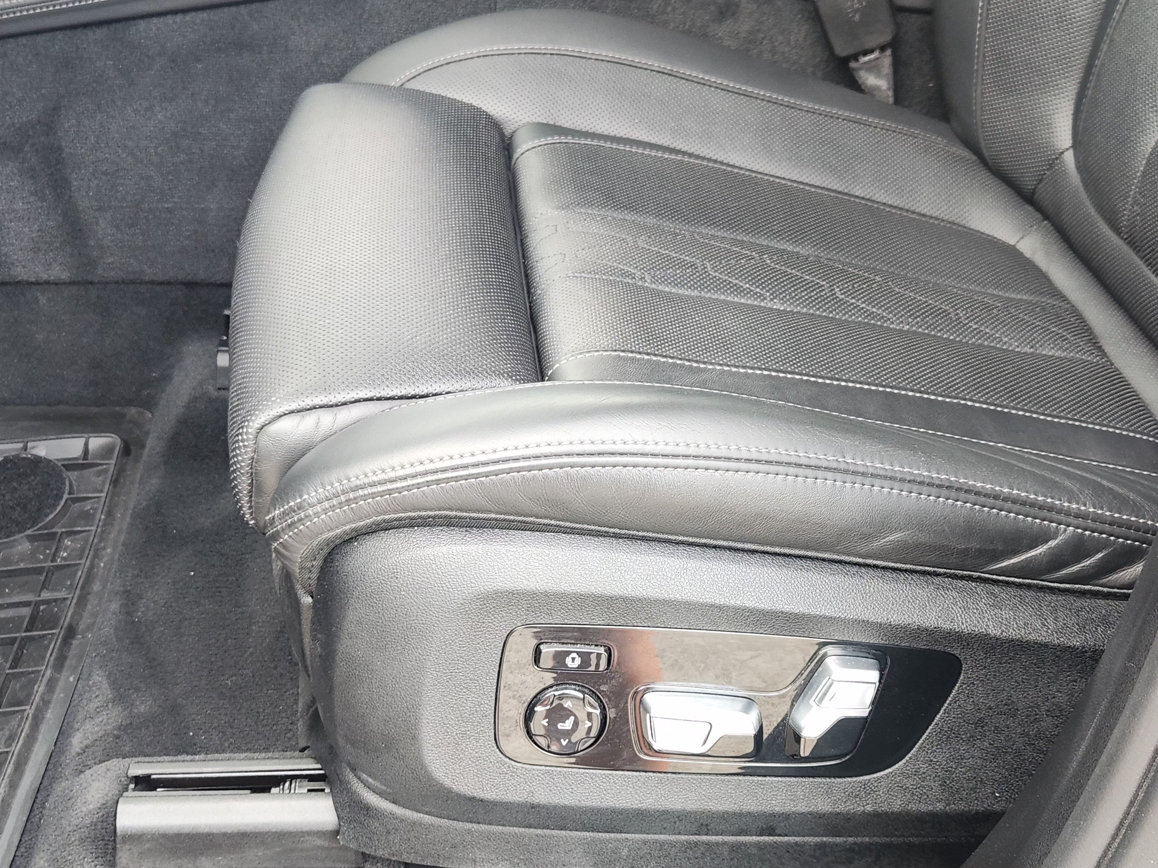 2020 BMW X5 M50i