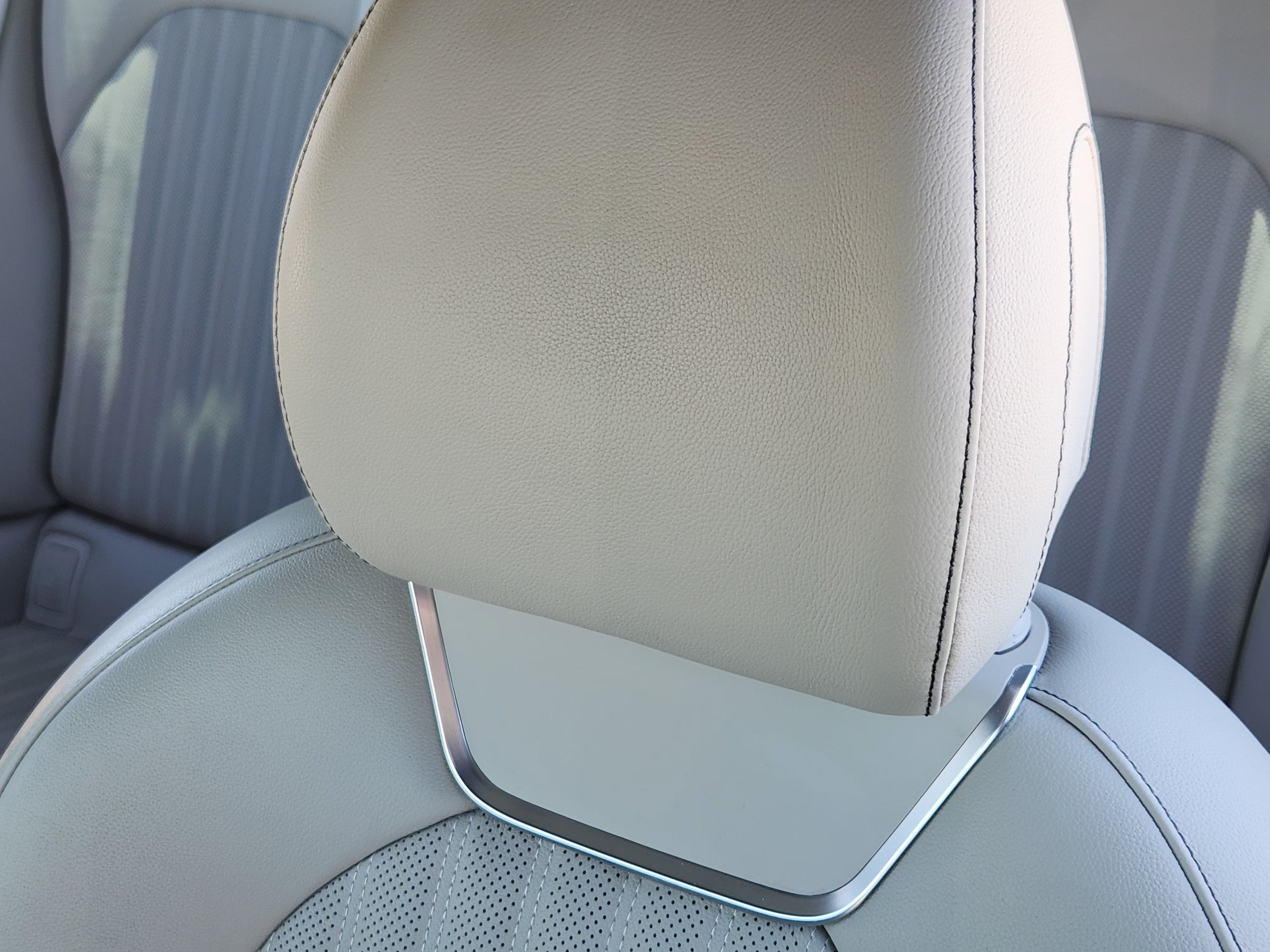 2023 Genesis G70 2.0T RWD