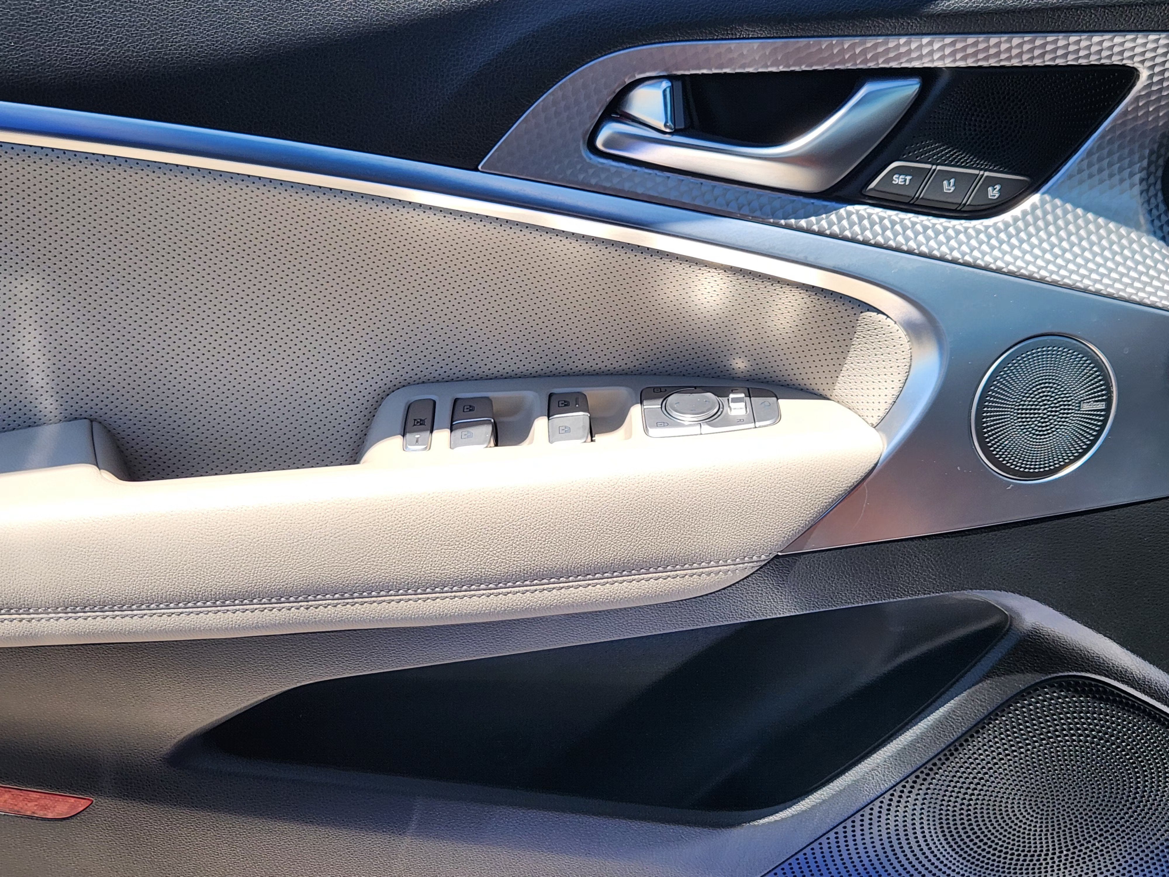 2023 Genesis G70 2.0T RWD