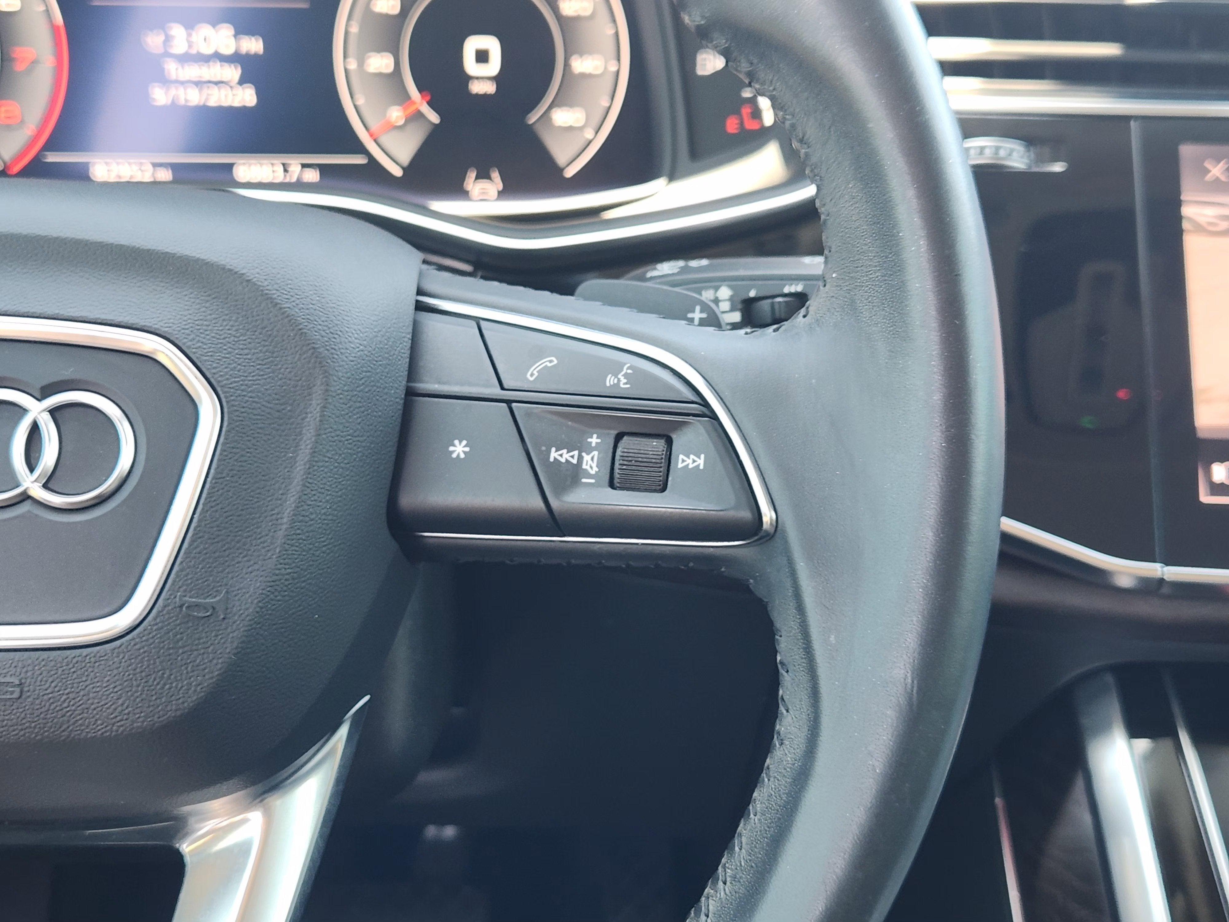 2019 Audi Q8 Premium Plus