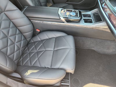 2025 BMW 740i 740i