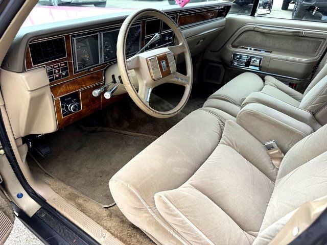 1989 Lincoln Town Car Signature