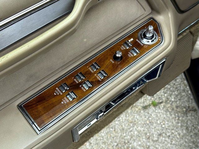 1989 Lincoln Town Car Signature
