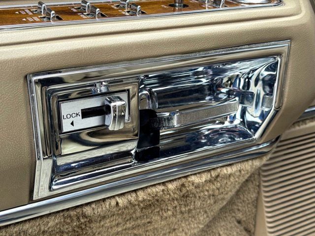 1989 Lincoln Town Car Signature