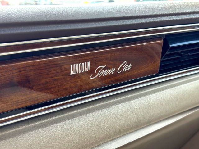 1989 Lincoln Town Car Signature