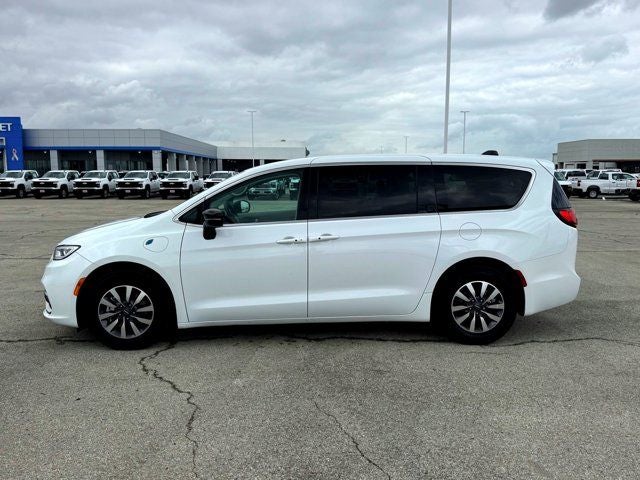 2024 Chrysler Pacifica Hybrid Select