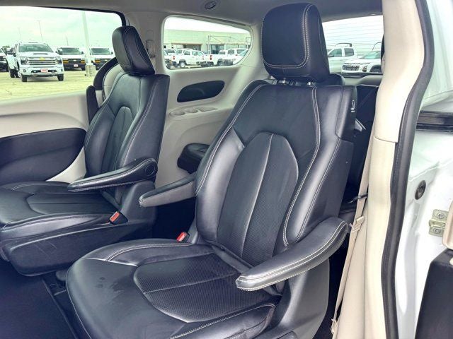 2024 Chrysler Pacifica Hybrid Select