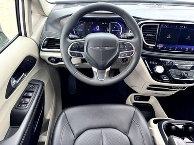 2024 Chrysler Pacifica Hybrid Select