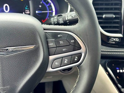 2024 Chrysler Pacifica Hybrid Select