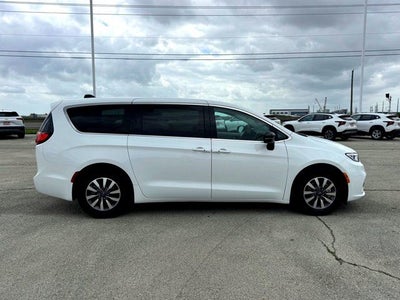 2024 Chrysler Pacifica Hybrid Select