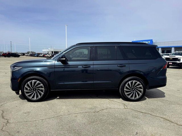 2025 Lincoln Navigator Reserve Jet Appearance