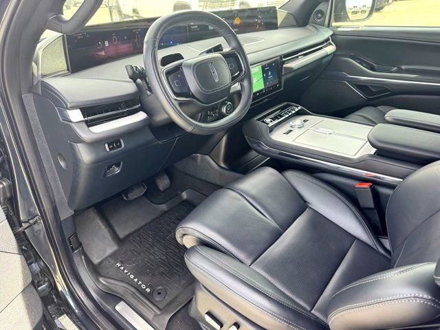 2025 Lincoln Navigator Reserve Jet Appearance