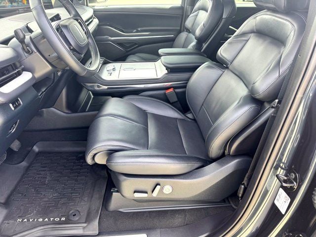2025 Lincoln Navigator Reserve Jet Appearance
