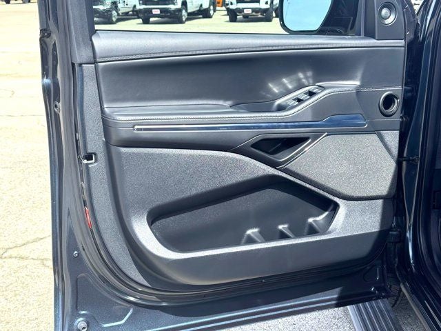 2025 Lincoln Navigator Reserve Jet Appearance