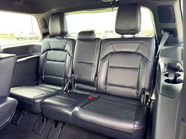 2025 Lincoln Navigator Reserve Jet Appearance