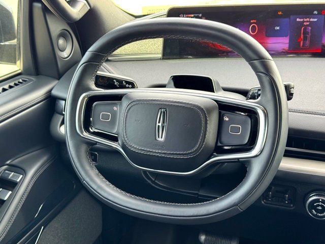 2025 Lincoln Navigator Reserve Jet Appearance