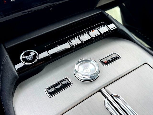 2025 Lincoln Navigator Reserve Jet Appearance