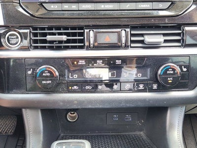 2022 Nissan Pathfinder SV